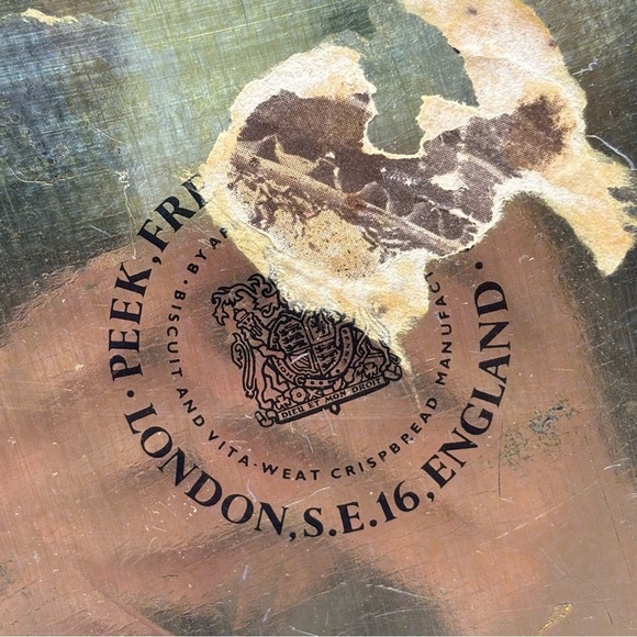 Vintage Peek Freans London, England biscuit tin with medieval hunting scenes - Picture 5 of 11